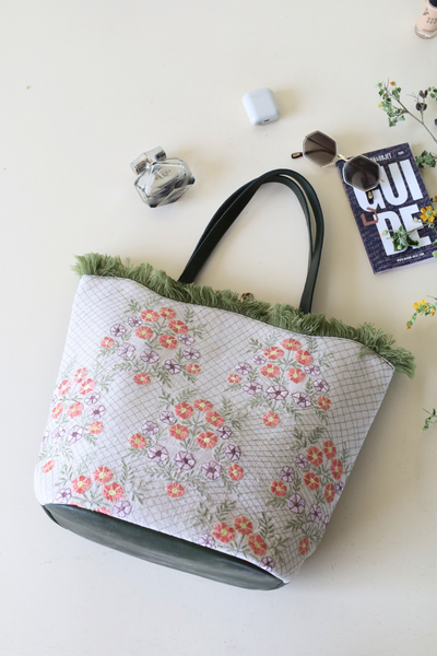 Paradise floret tote bag