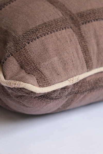 Earthy tint with piping