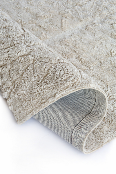 Brick white tufted rug