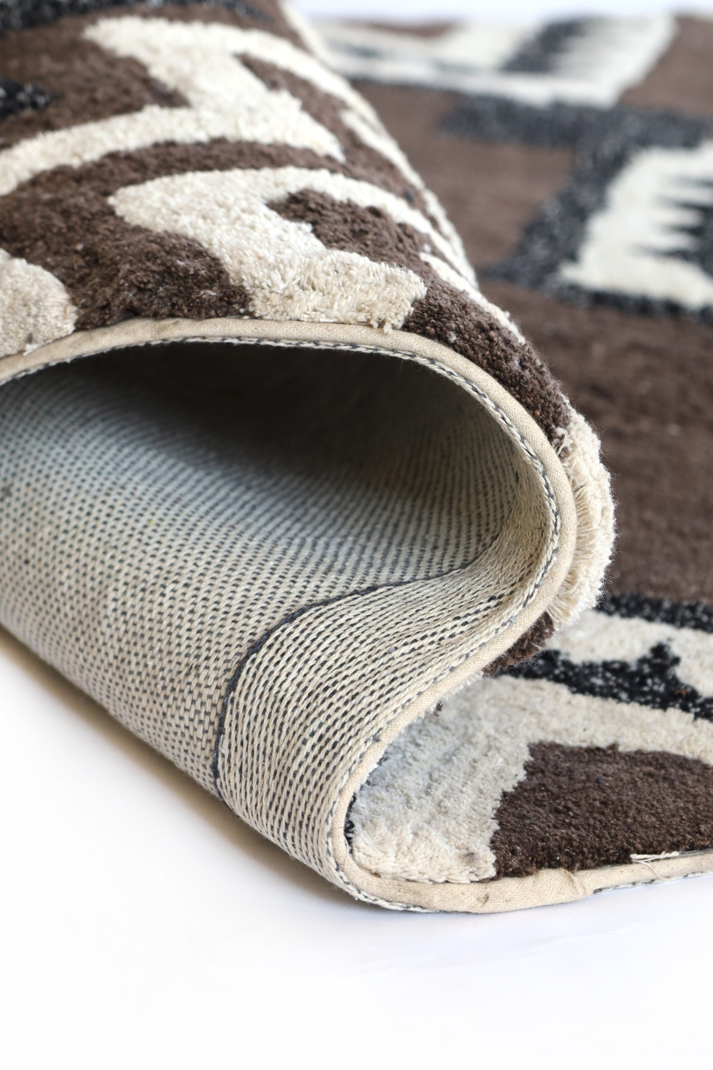 EARTHY GEO TUFTED RUG