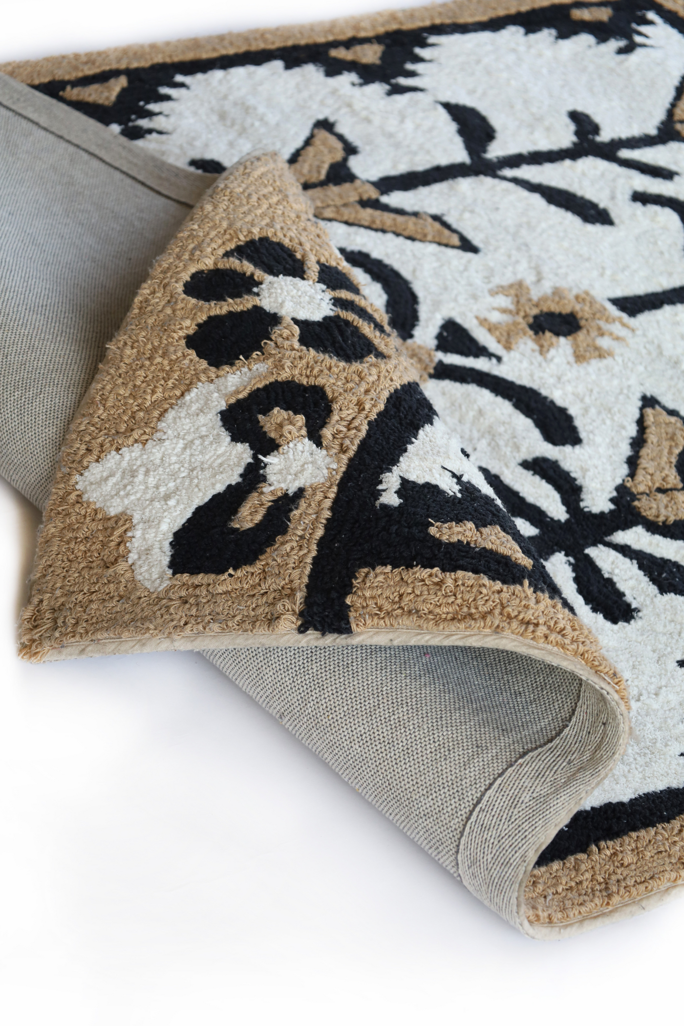 Snowflake floral tufted rug