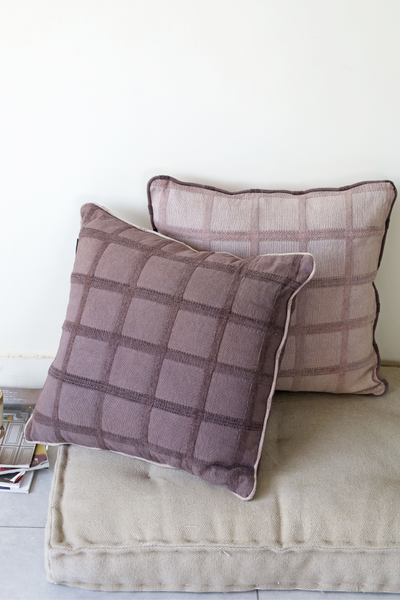 Earthy tint with piping