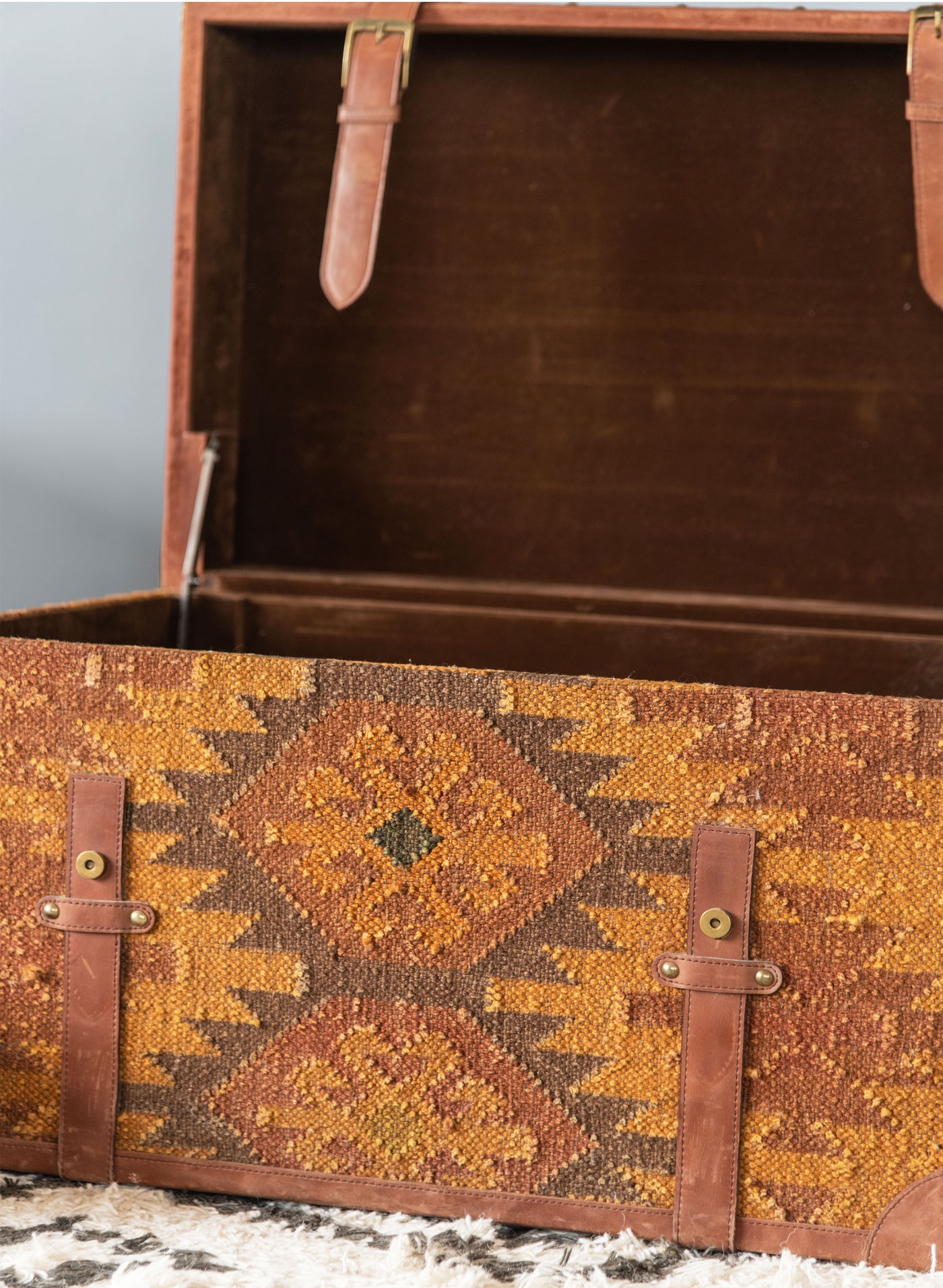 MARIBELLA KILIM TRUNK